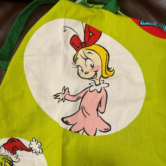 The Grinch 26” x 35” Apron - Max Cindy Lou Who Roast Beast Who Hash - Picture 9 of 10